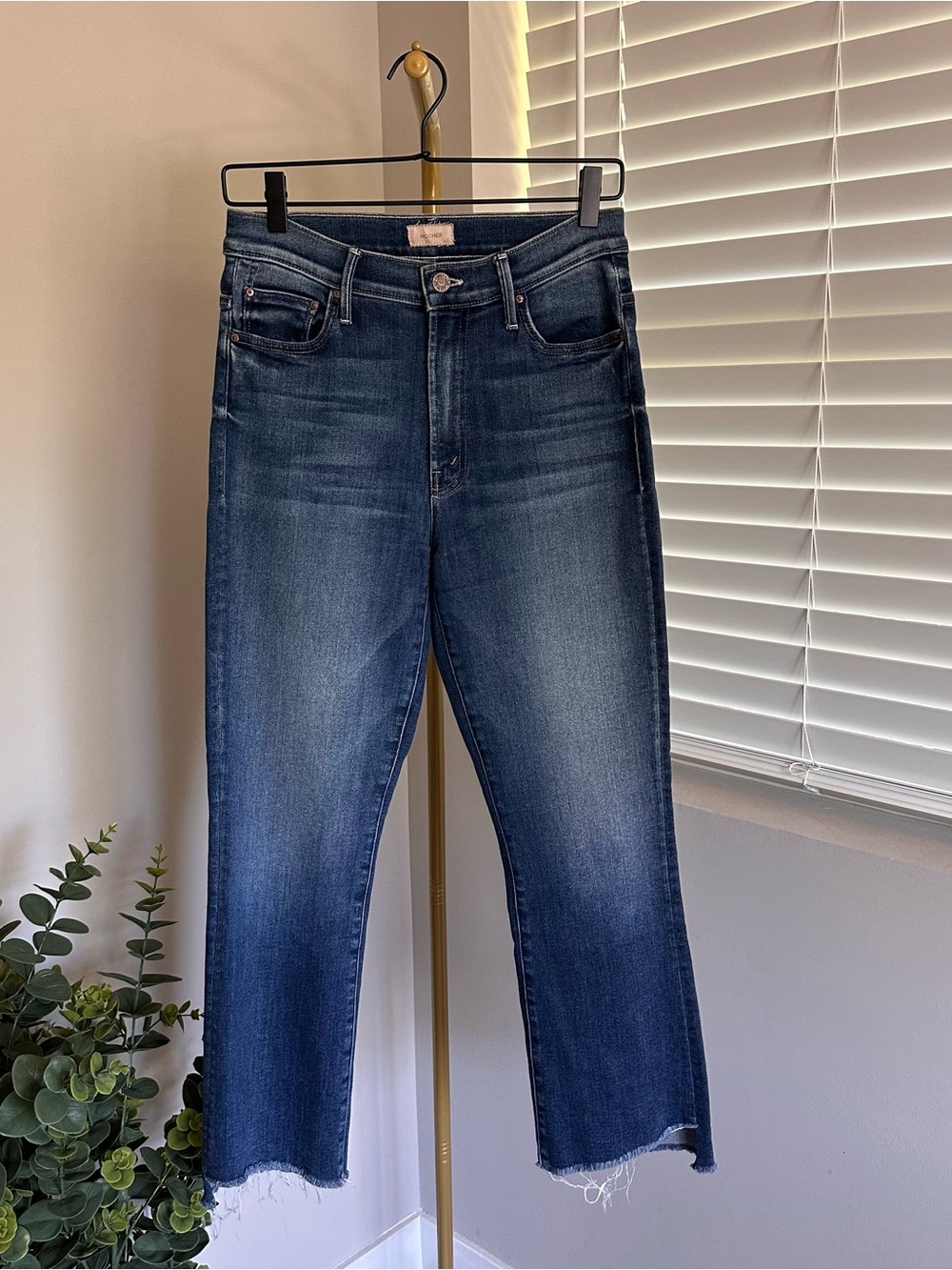 MOTHER Jeans The Insider Crop Step Fray 28